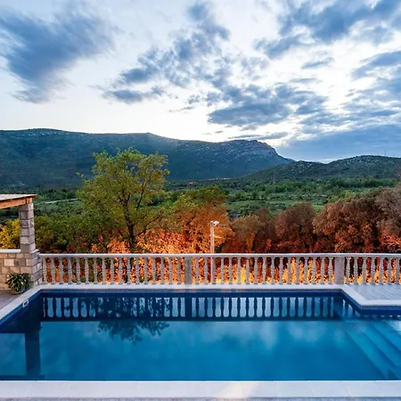 Luxurious Home In Ston *